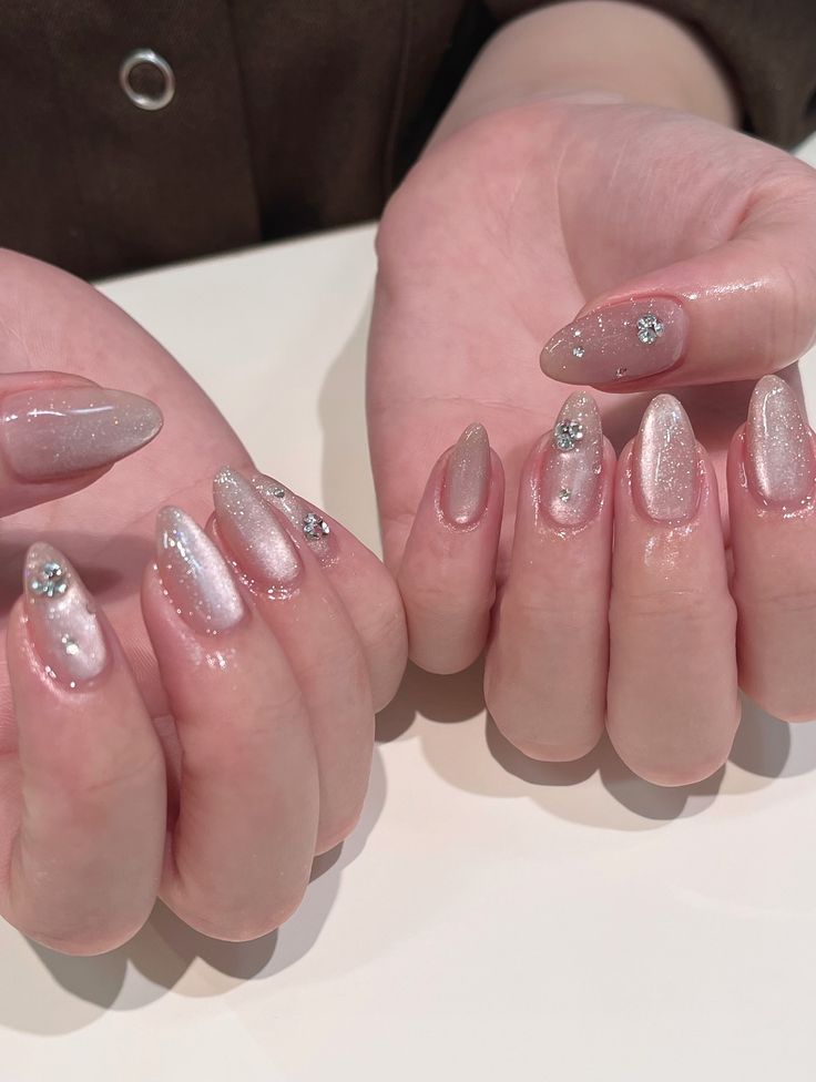 Luxurious Glass Cat Eye With Silver Crystals